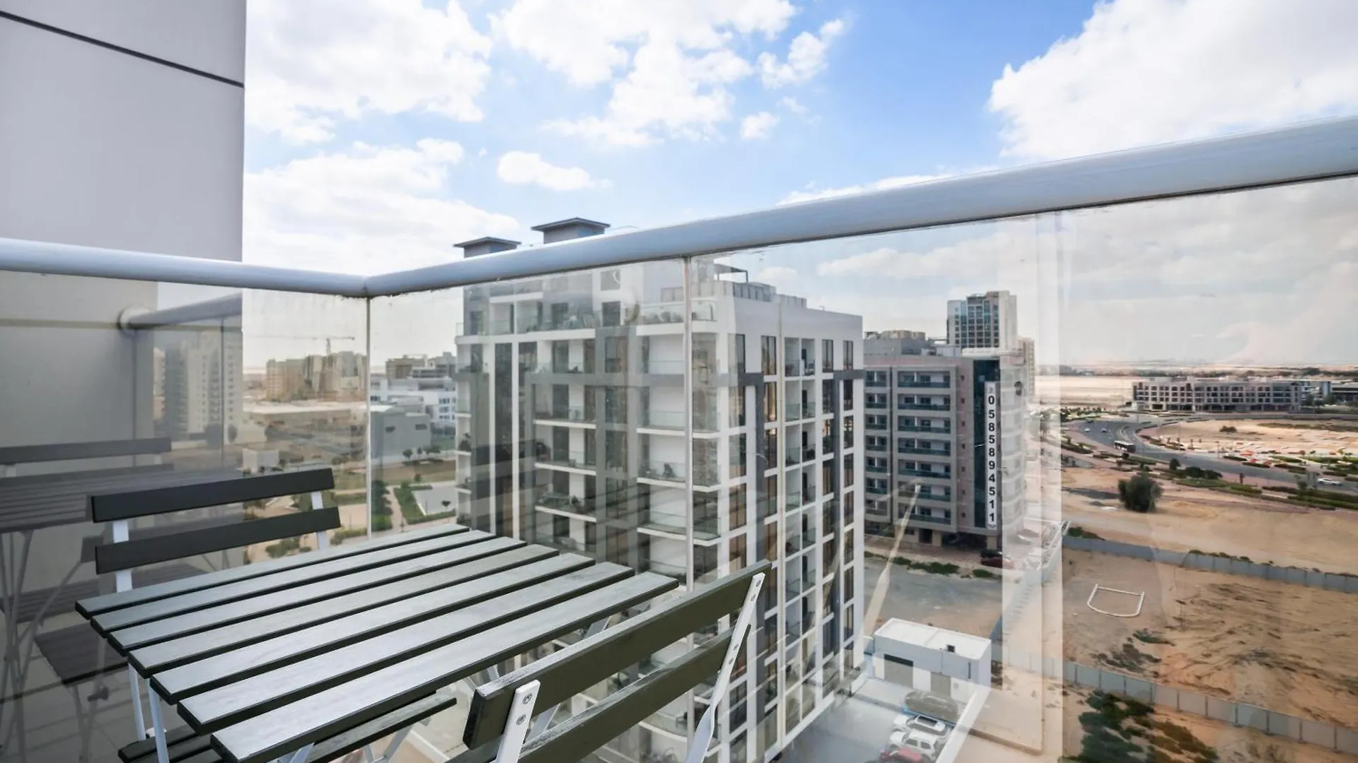 Spacious Studio - Family Friendly Dubai 0*,