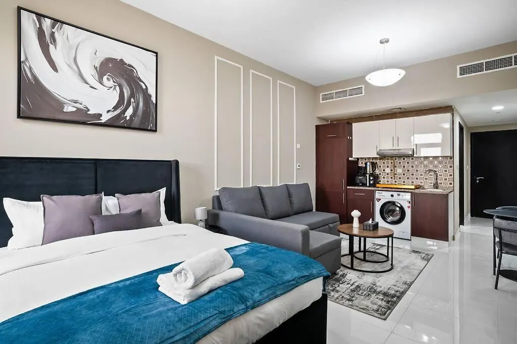 Spacious Studio - Family Friendly Dubai Apartment