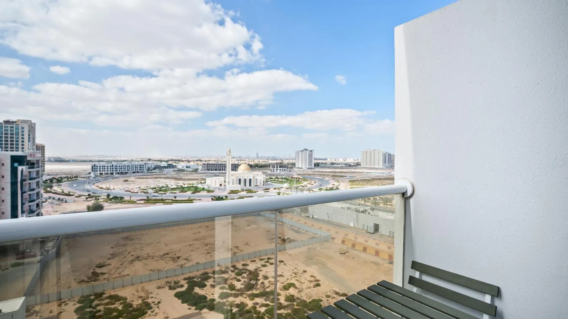 Spacious Studio - Family Friendly location